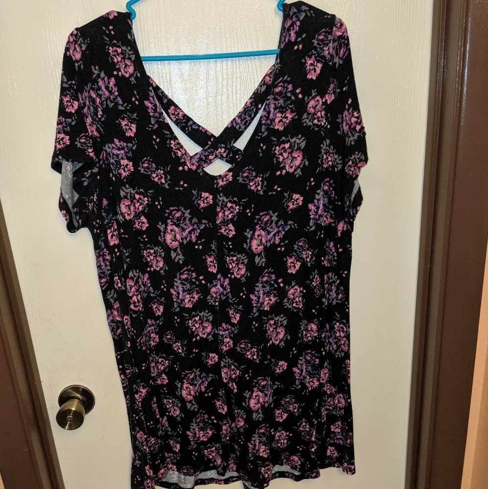 Torrid Sz 2 cross back Floral Tee